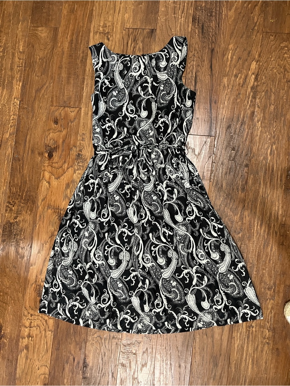 10 Talbots Black & White Paisley Sleeveless Midi Dress